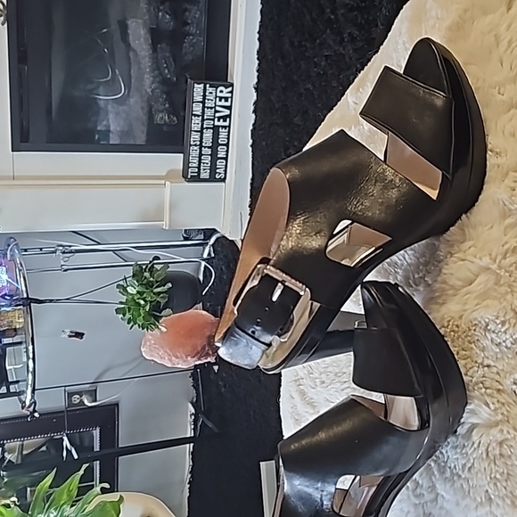 Micheal kores heels - Picture 4 of 5